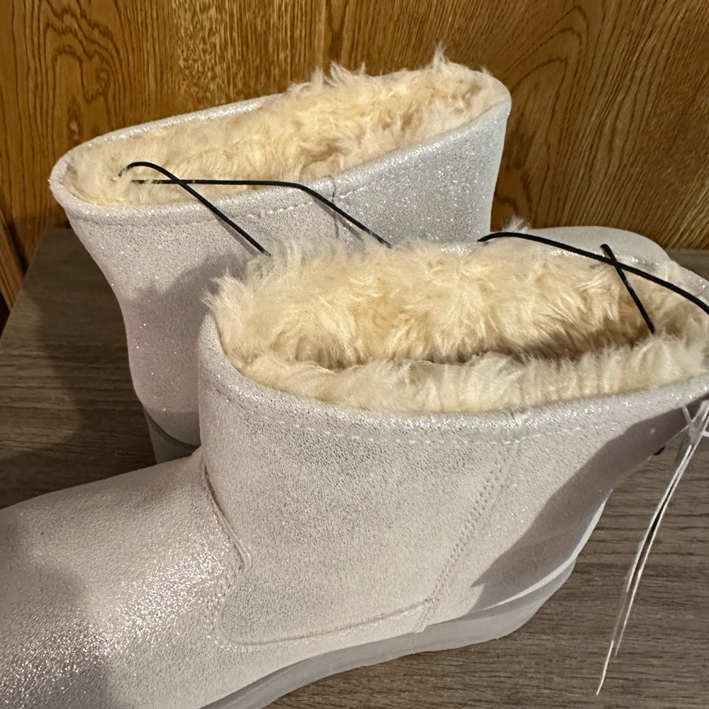 Time and True Genuine Leather Sherpa lined winter boots Size 7 iridescent hue - Picture 6 of 9